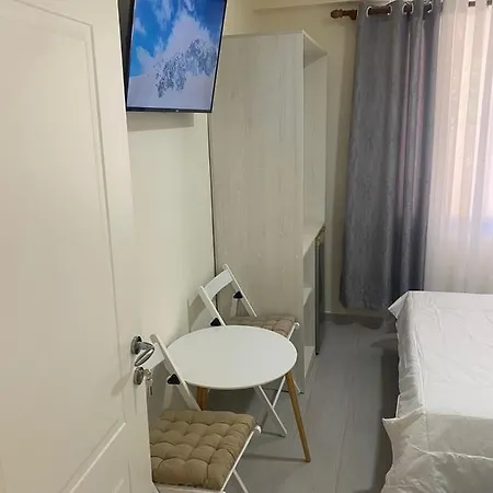 Vila 25 Golem * Golem (Tirana)